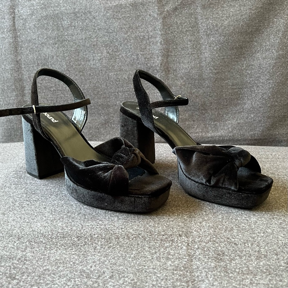 Abound PAMELA Velvet Platform Sandal